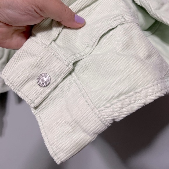 NWT Levi’s Oversized Corduroy Jacket with Sherpa Collar - Picture 6 of 8